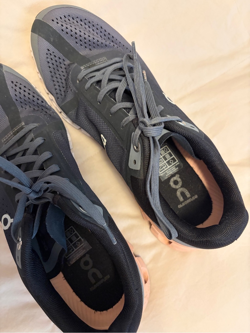 OnCloud Women’s Athletic Shoes - Picture 2 of 4